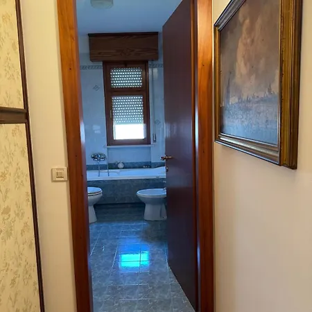 Lejlighed Back To The 70s, Large Three-bedroom With Parking Udine