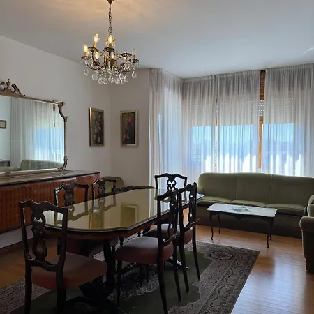 Back To The 70s, Large Three-bedroom With Parking Udine