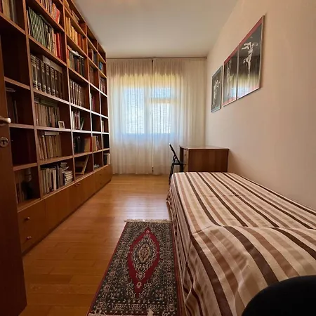 Back To The 70s, Large Three-bedroom With Parking *